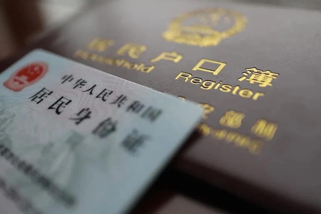 制作高仿不动产证:传统作坊货 vs 高精度定制,谁更坑人?